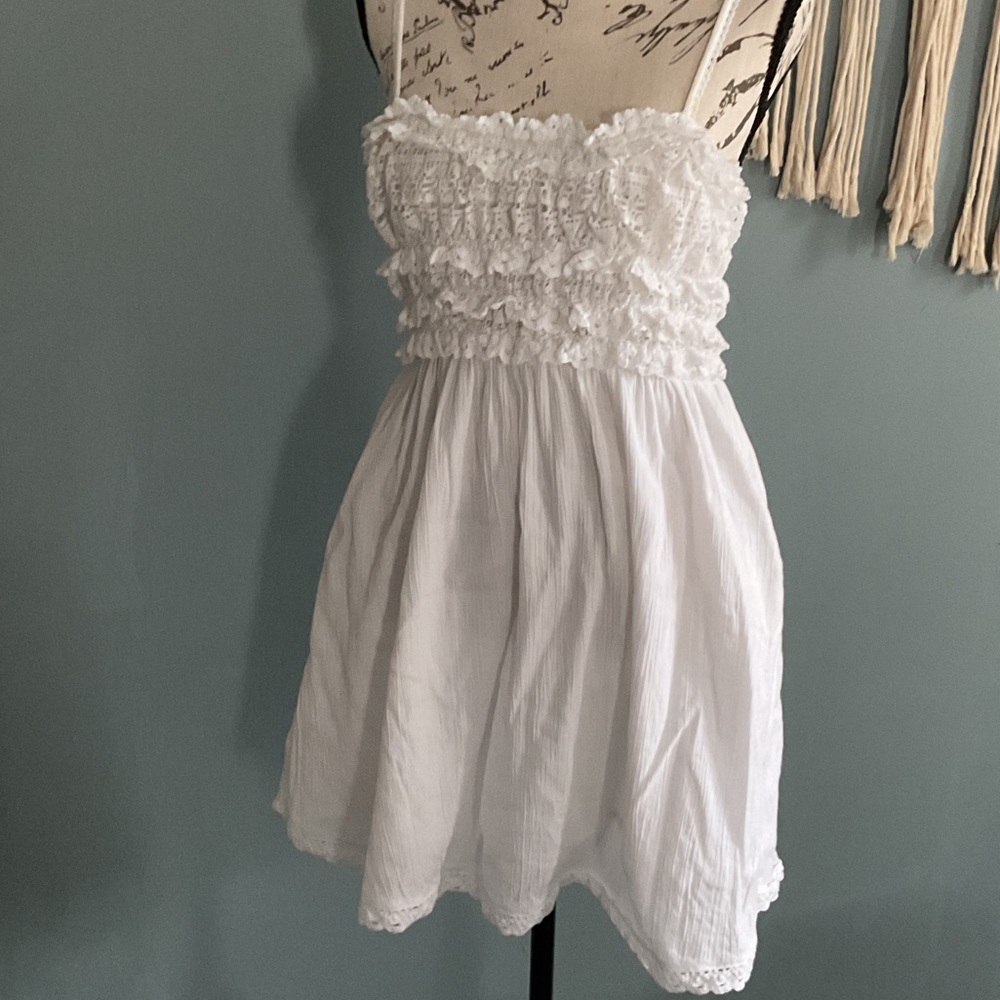 American Eagle size, small white dress with lace and open back w pockets